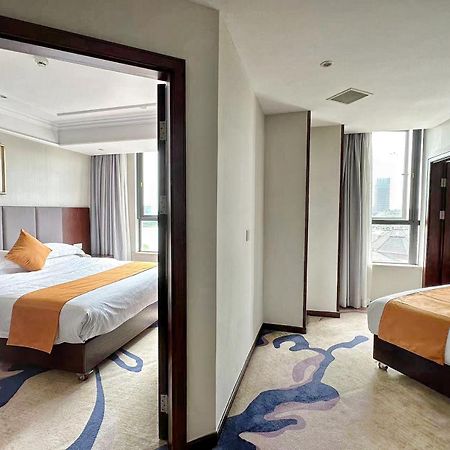 Huzhou Wealth Hotel Esterno foto