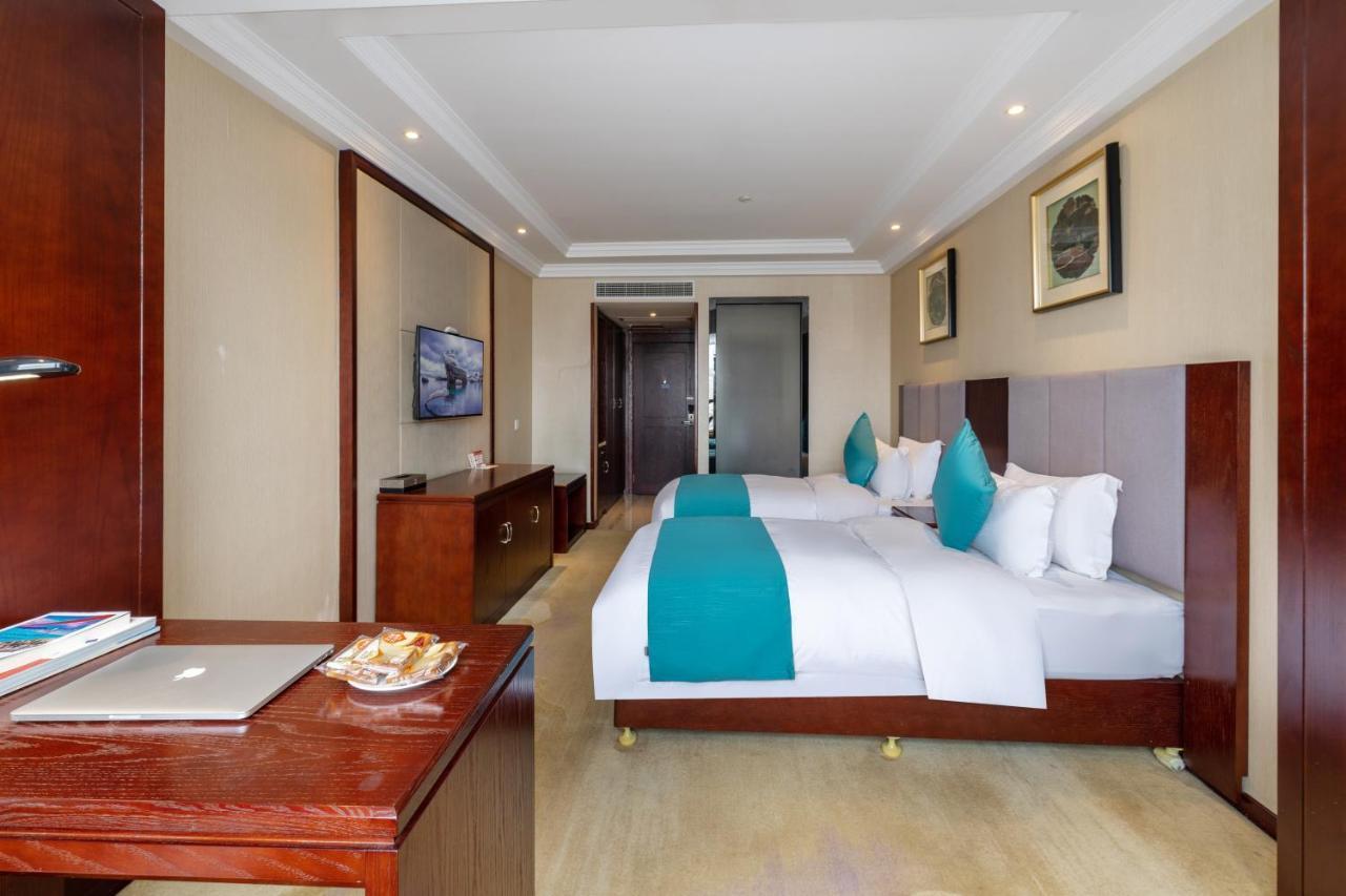 Huzhou Wealth Hotel Esterno foto