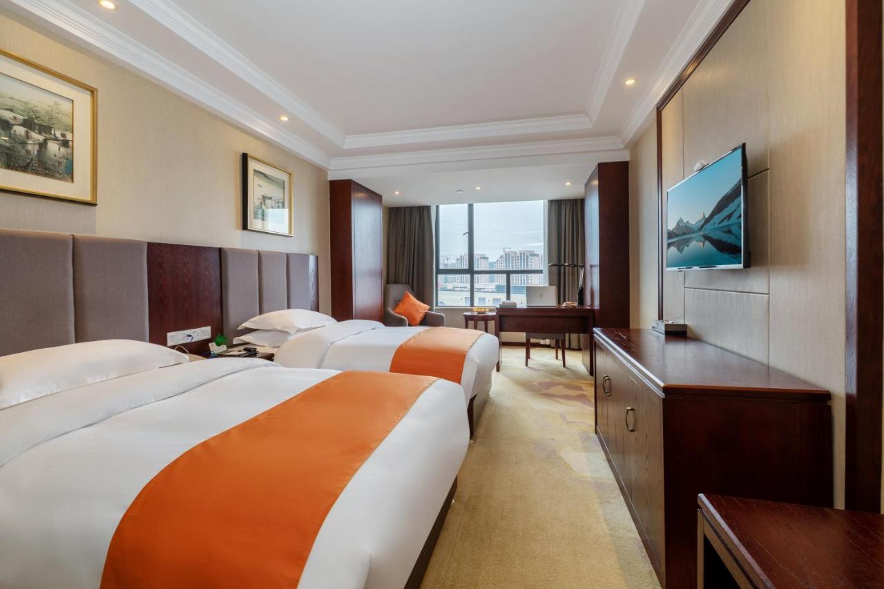Huzhou Wealth Hotel Esterno foto