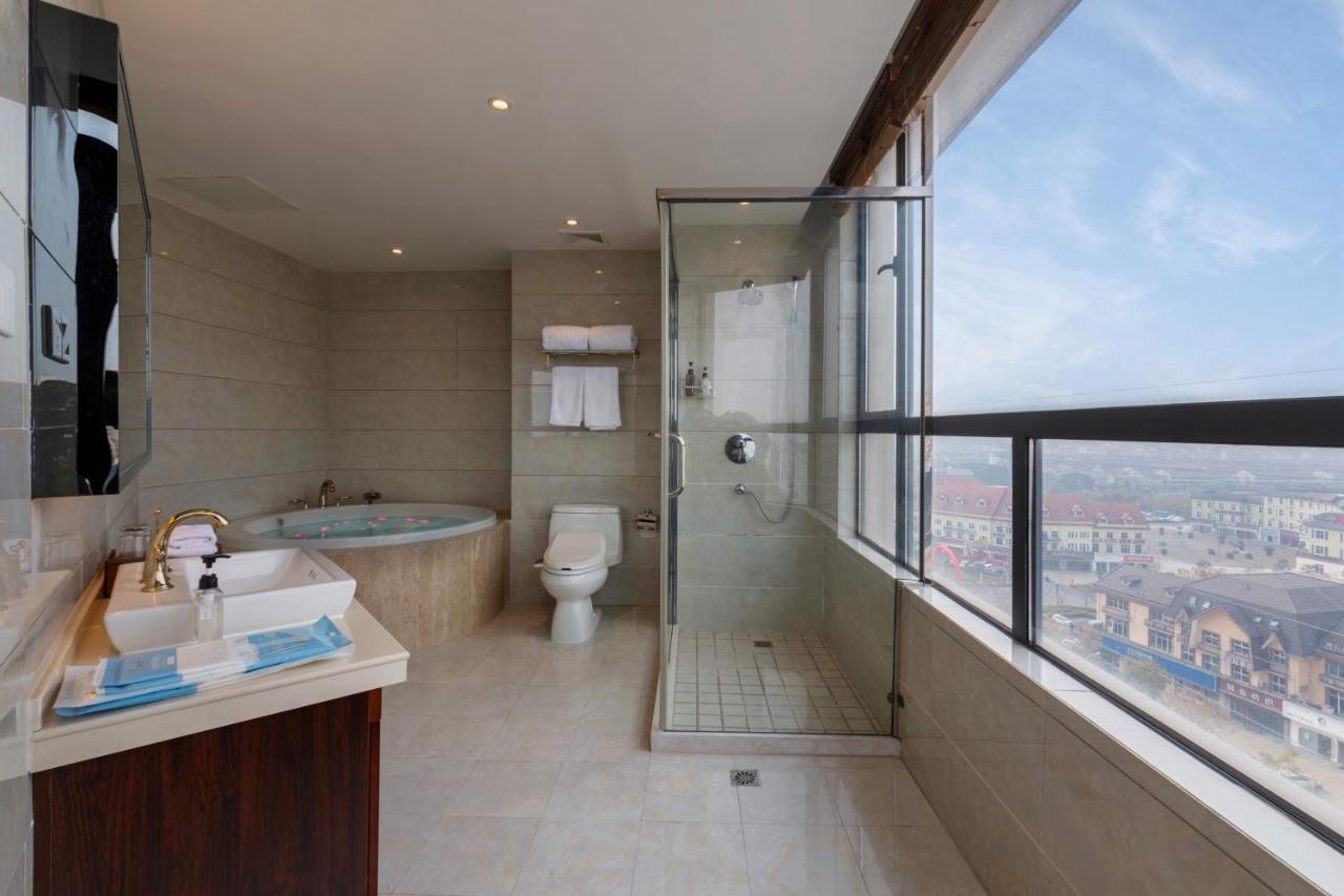 Huzhou Wealth Hotel Esterno foto