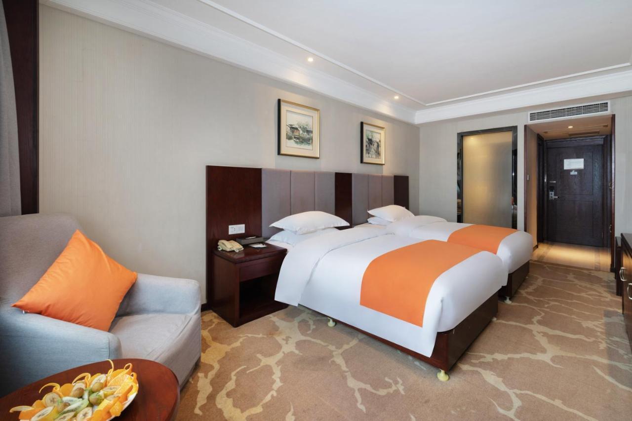 Huzhou Wealth Hotel Esterno foto