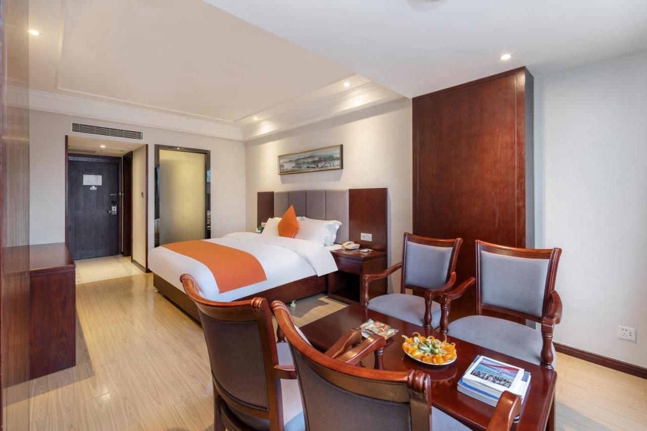 Huzhou Wealth Hotel Esterno foto