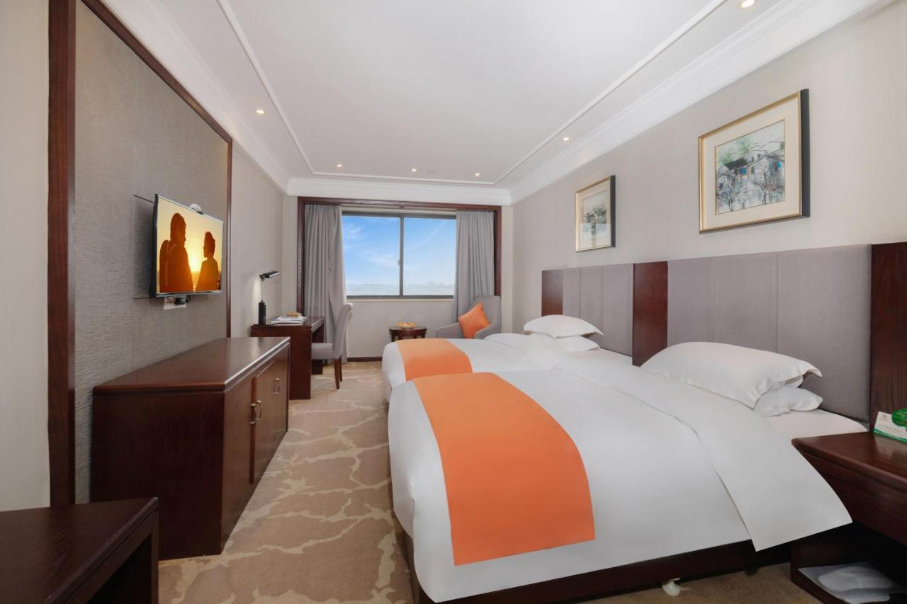 Huzhou Wealth Hotel Esterno foto