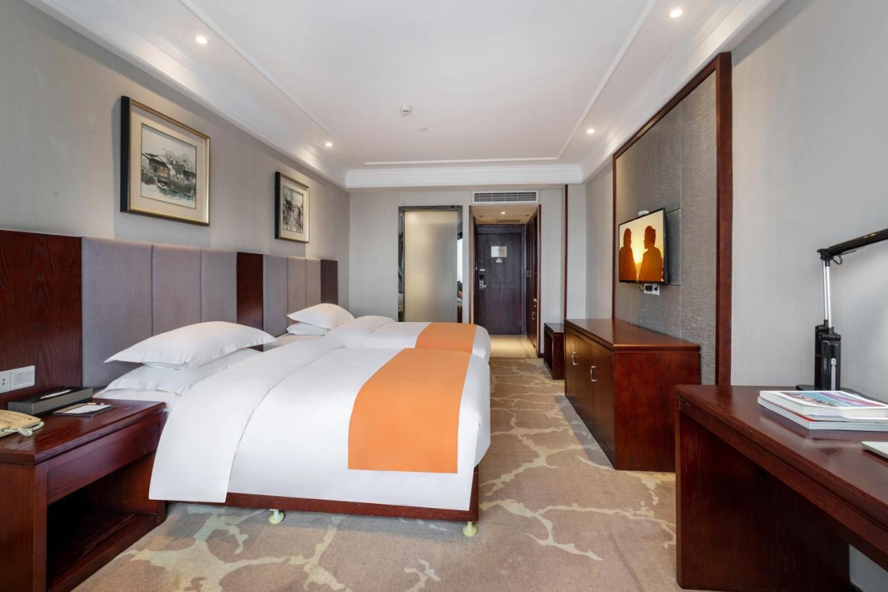 Huzhou Wealth Hotel Esterno foto