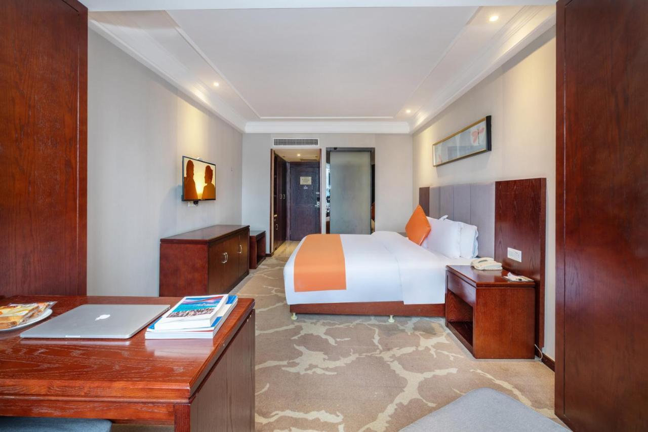 Huzhou Wealth Hotel Esterno foto