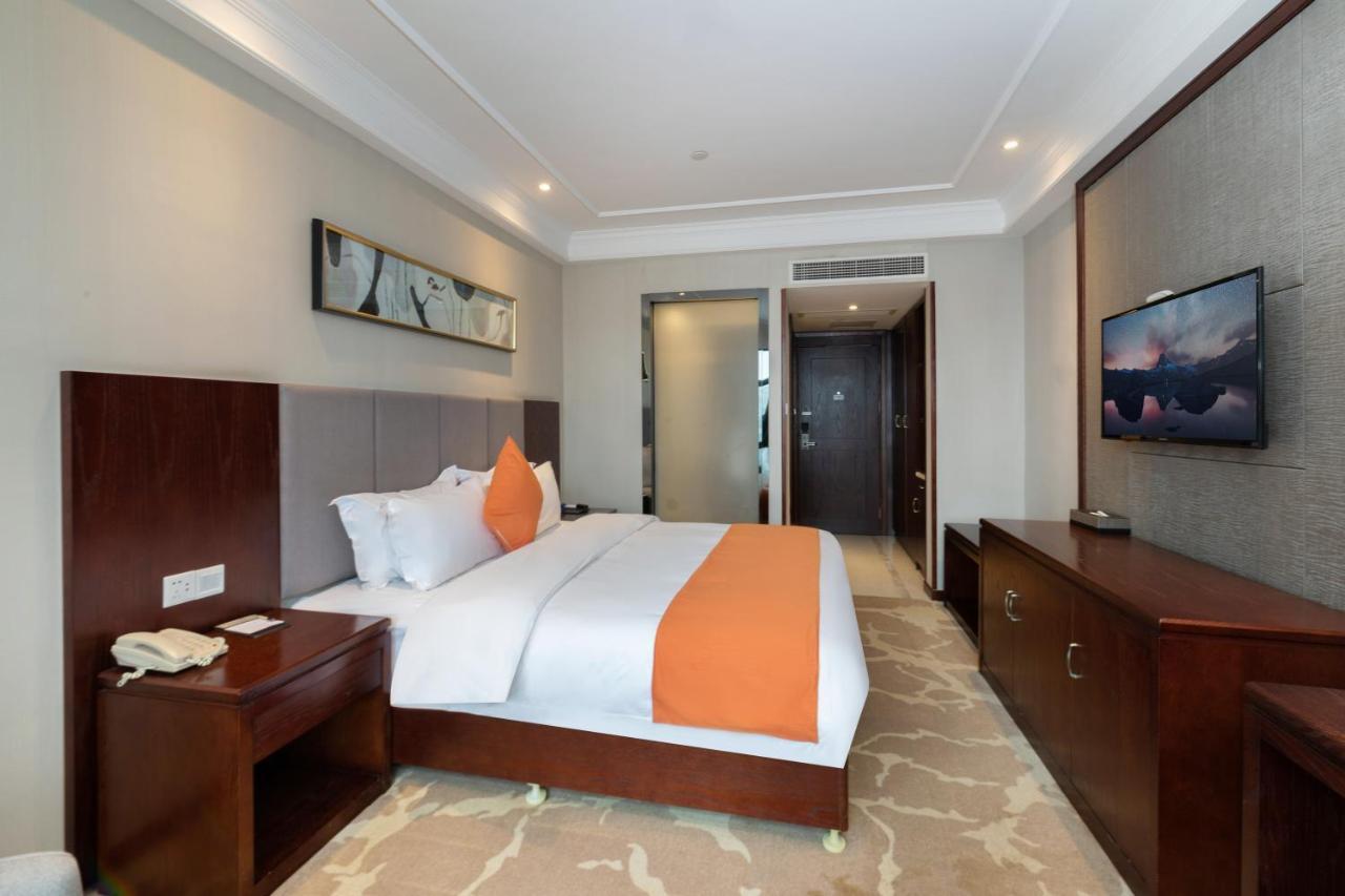 Huzhou Wealth Hotel Esterno foto