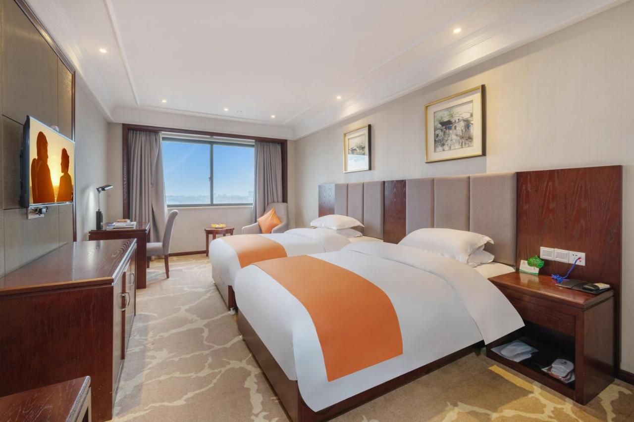 Huzhou Wealth Hotel Esterno foto