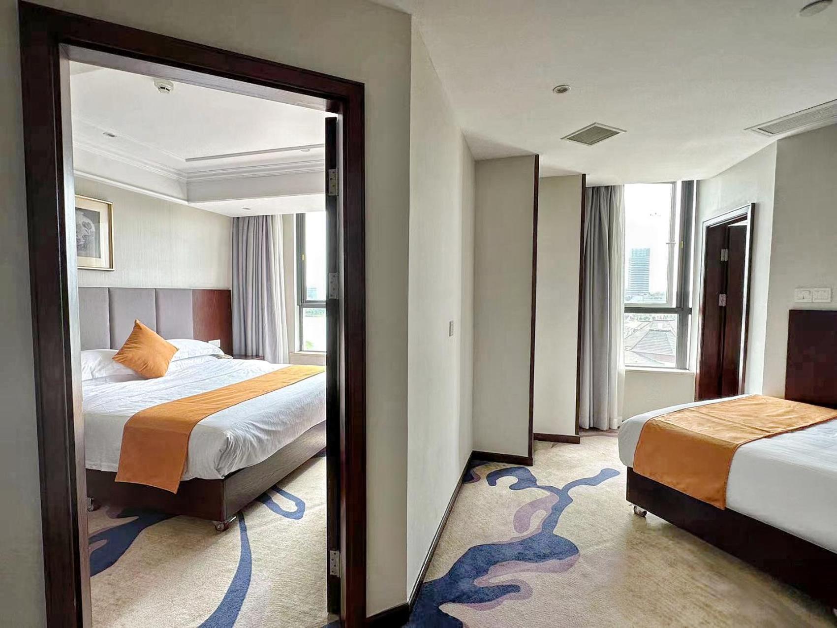 Huzhou Wealth Hotel Esterno foto